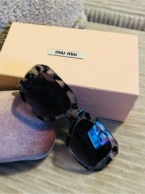 Miu Miu Black and Gray Tortoiseshell Square Sunglasses